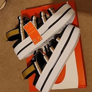 BRAND NEW Nike Icon Classic Sandals
